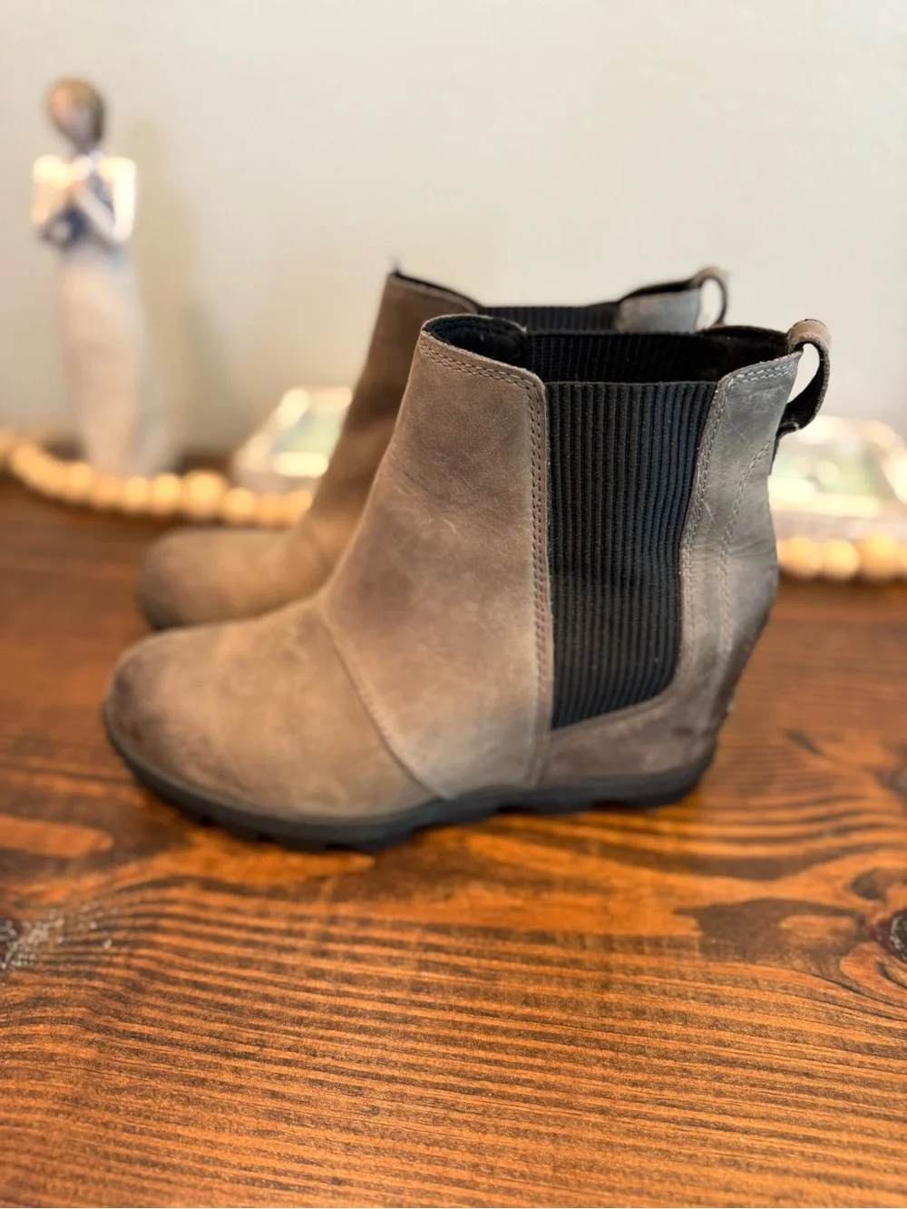 Sorel Women’s Joan of Arctic Wedge II Chelsea Boots Nubuck Gray Leather Size 8